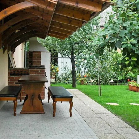 Apartment Gombos Pusztavacs